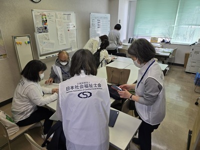 訪問活動前の準備の様子 （石川県地域支え合いセンター金沢にて）